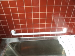 浴室への手すり取付リフォーム工事（八王子市大楽寺）