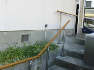 手すりの取付リフォーム工事（八王子市めじろ台）