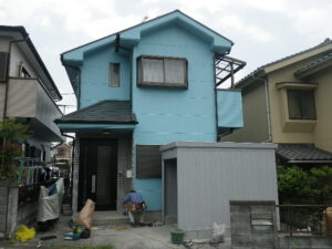 外壁塗装とオートバイ用車庫の工事。あきる野市