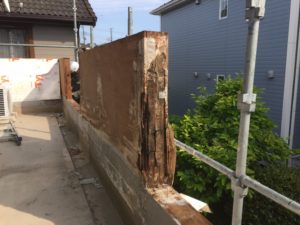 外壁塗装では直せない雨漏れの症状と【雨漏れの自己判断法】