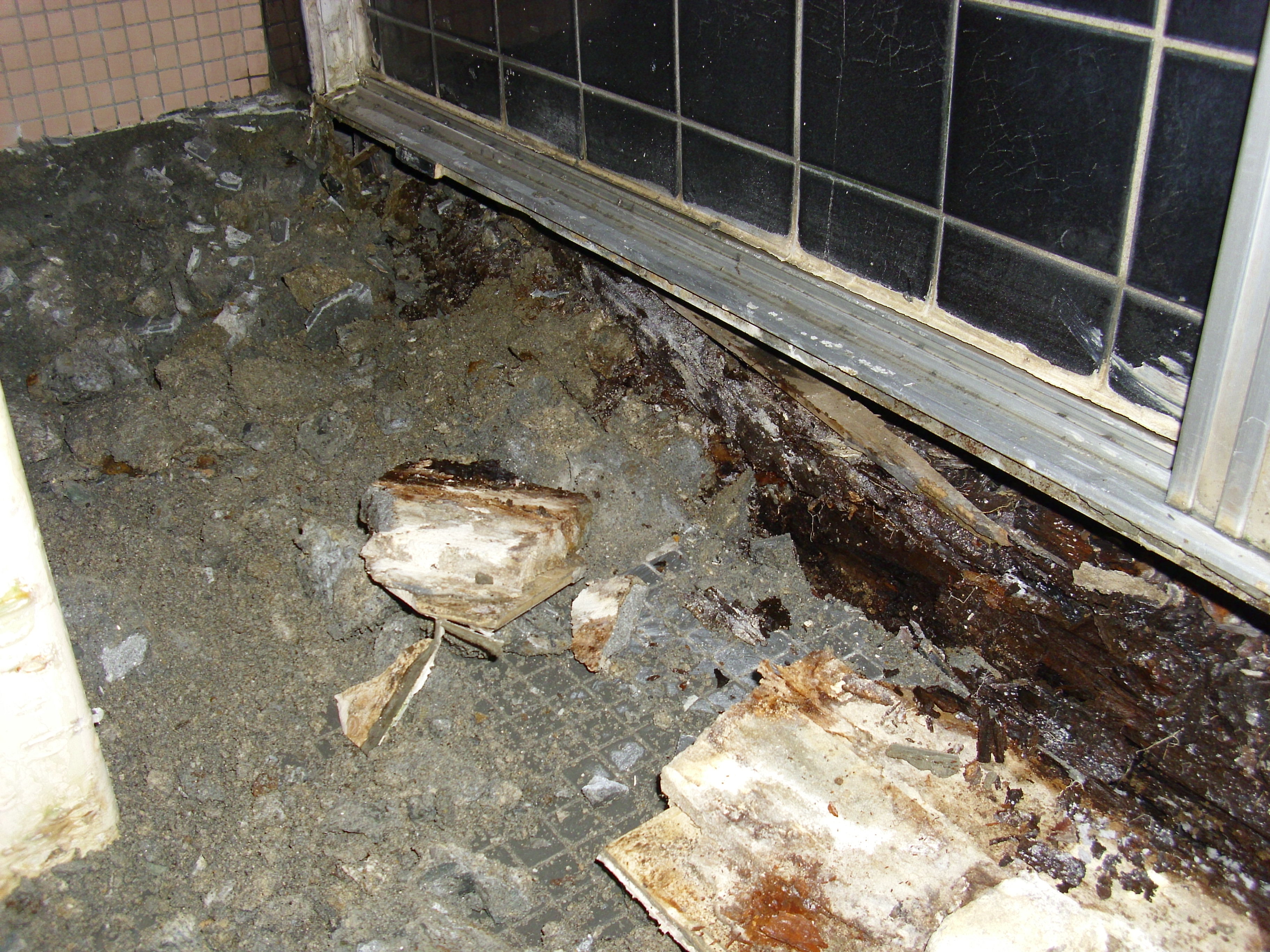 タイル浴室のリフォーム注意点・基礎や柱が腐っていた場合の対処
