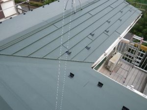 スレート屋根を金属屋根への葺き替え工事例と費用。八王子長房町
