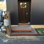 古い玄関が1日で新品に。玄関ドアリフォーム。八王子めじろ台