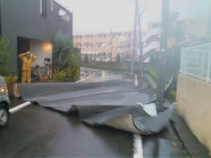 【トラブルに備える】台風の屋根修理で備えましょう。